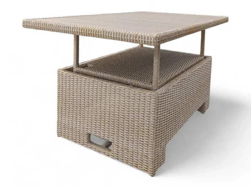 Justerbart havebord i håndflettet rattan med smart opbevaring, stilfuldt og funktionelt design.