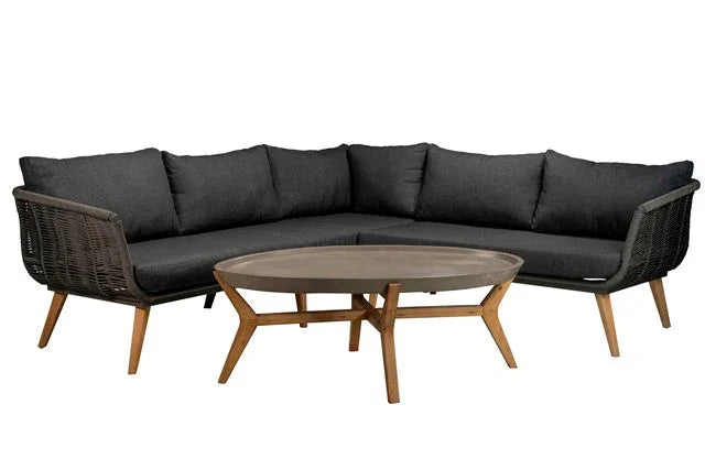 Sort hjørnesofa i flet med træben og ovalt sofabord til haven eller terrassen
